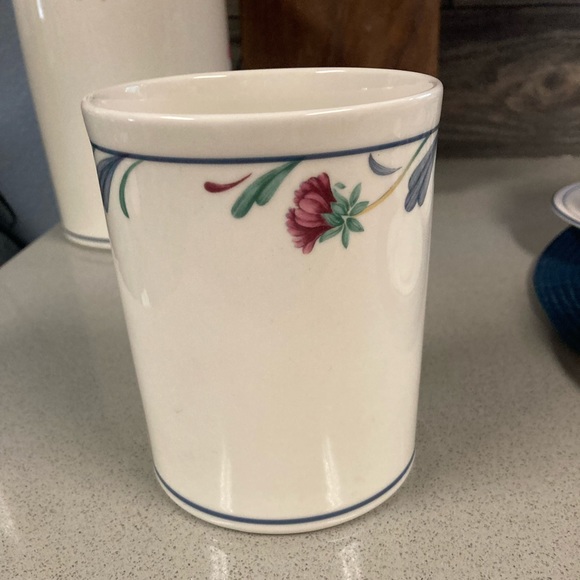 Lenox Chinaware cups, saucers, and utensil holders - Picture 4 of 8